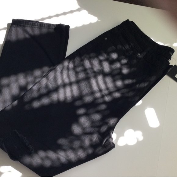 Fashion Nova Distressed Jeans Slim Fit ( 14 ) - Picture 4 of 4